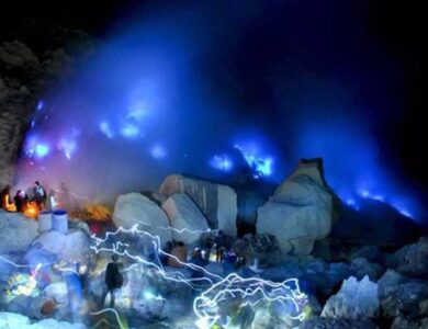 Mendaki Gunung Ijen untuk Menyaksikan Keajaiban Blue Fire