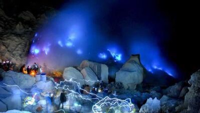 Mendaki Gunung Ijen, Menyaksikan Keajaiban Blue Fire