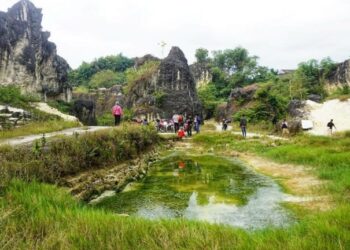 Menelusuri Jejak Sejarah di Balik Pesona Gunung Pegat Lamongan