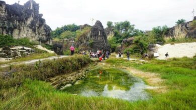 Menelusuri Jejak Sejarah di Balik Pesona Gunung Pegat Lamongan