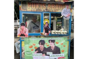 Dari Tahu Bulat Hingga Penjual Pukis, Penggemar Merayakan Ulang Tahun Jaehyun NCT
