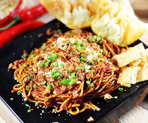 Mie Gacoan, Sensasi Pedas Menggoda yang Viral di TikTok