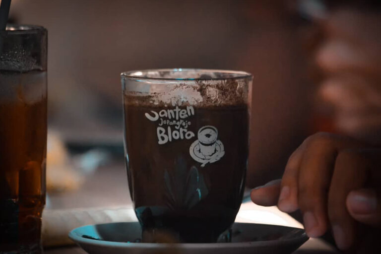 Nikmatnya Kopi Santan Khas Blora Kombinasi Sempurna Kopi dan Santan Ala Blora yang Bikin Lupa Nama Mantan