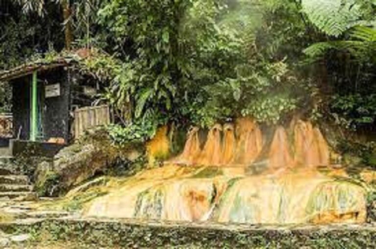 Jejak Petualang, Menyingkap Pesona Pancuran Pitu Baturraden di Lereng Gunung Slamet