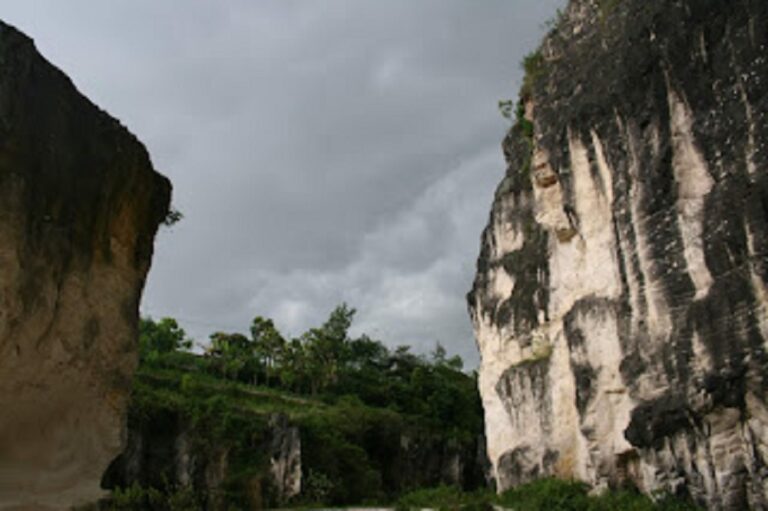 Keindahan Alam Gunung Pegat di Lamongan yang Memukau, Cocok untuk Mengisi Waktu Libur Panjang