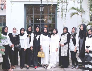 Anti Ribet! 5 Inspirasi Dresscode Bukber Puasa Ramadhan Simple Tapi Stylish