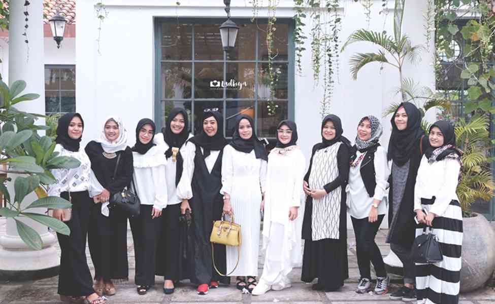 Anti Ribet! 5 Inspirasi Dresscode Bukber Puasa Ramadhan Simple Tapi Stylish