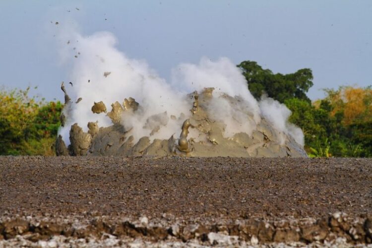 Rahasia di Balik Letusan Lumpur Bledug Kuwu: Menemukan Pesona Alam yang Eksotis