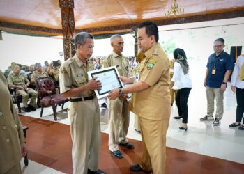 79 PNS Blora Terima SK Pensiun dan Piagam Penghargaan