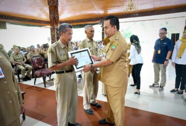 79 PNS Blora Terima SK Pensiun dan Piagam Penghargaan