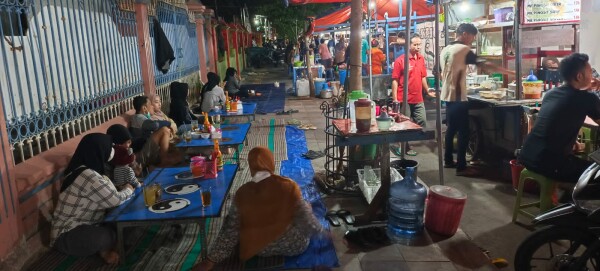 Jelajah Kuliner di Kartini Street Food Bojonegoro, Tempat Ngabuburit Asyik Sambil Berburu Takjil