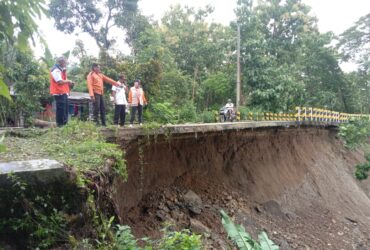 Tebing Sungai Bengawan Solo Longsor di Desa Gadon Cepu Blora, Putus Akses Jalan Kabupaten, 2 Rumah Terancam