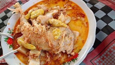 Sensasi Makan Opor Ayam Pak Pangat Blora hingga Lontong Galak Mbak Rifa Bojonegoro