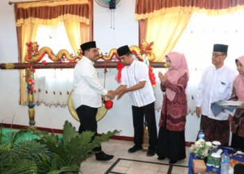 Sekolah Sisan Ngaji, Antara Busana Muslim dan Beban Baru