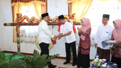 Sekolah Sisan Ngaji, Antara Busana Muslim dan Beban Baru