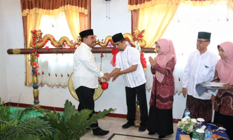 Sekolah Sisan Ngaji, Antara Busana Muslim dan Beban Baru