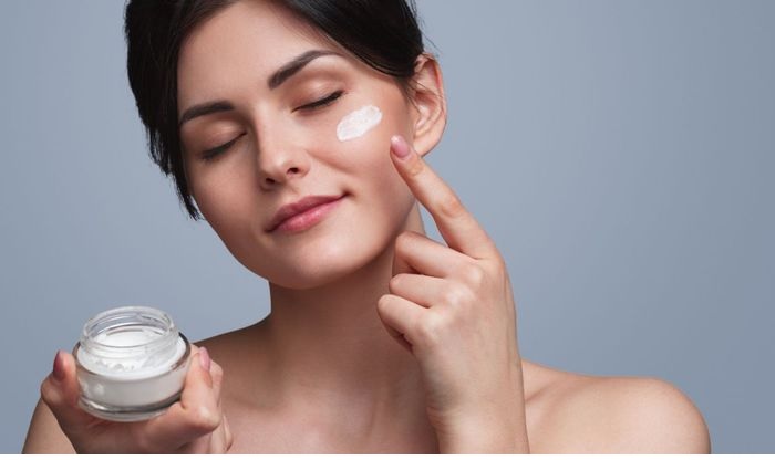 Rekomendasi Skincare Terbaik untuk Perempuan Blora, Bisa Anda Dapatkan di Indomart dan Alfamart