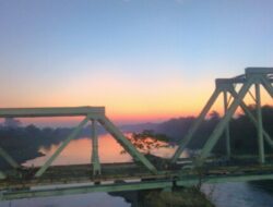 Menjelajahi Sejarah dan Keindahan, Jembatan Kalikethek Bojonegoro