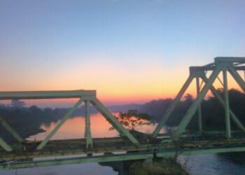 Menjelajahi Sejarah dan Keindahan, Jembatan Kalikethek Bojonegoro