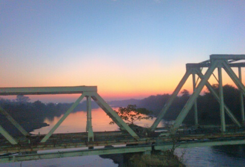 Menjelajahi Sejarah dan Keindahan, Jembatan Kalikethek Bojonegoro
