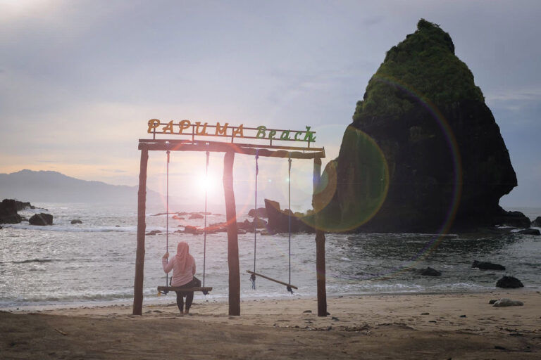 Legenda Seorang Dewi Nan Cantik dan Baik Hati di Pantai Papuma Tempat Wisata di Jember Paling Populer di 2024