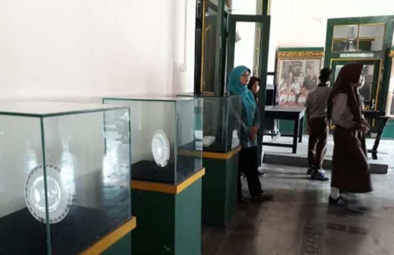 Jelajahi Pesona Rembang, Dari Museum Kartini Hingga Pantai Berpasir Putih