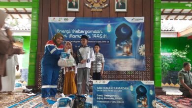 PEPC Tebar Kebahagian, Buka Besama dan Berbagi Bingkisa kepada Warga Desa Sekitar Lapangan