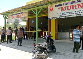 Perampok Bersenpi Gasak 4 Ons Emas di Toko Murni Blora