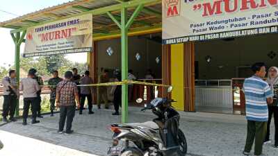 Perampok Bersenpi Gasak 4 Ons Emas di Toko MURNI Blora