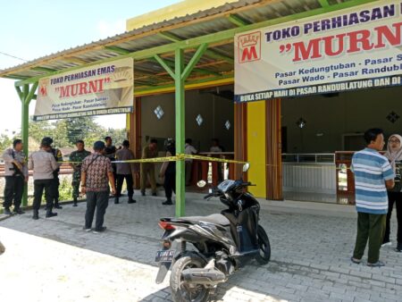 Perampok Bersenpi Gasak 4 Ons Emas di Toko Murni Blora