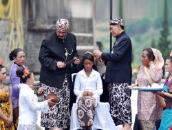 Ritual Sakral Cukur Rambut Gimbal di Negeri Atas Awan Dieng Simbol Harmonis Antara Manusia dan Alam Ghaib