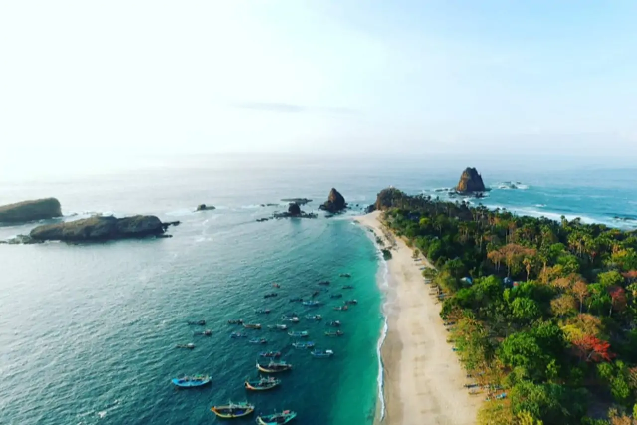 Tanjung Papuma Tempat Wisata di Jember Jawa Timur