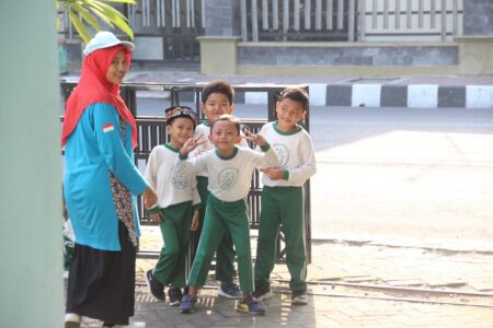 Radio Malowopati FM Bojonegoro, Tempat Belajar yang Asyik! Kelompok Bermain RA Muslimat NU Nurul Ummah Kauman Berkunjung