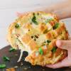 cheesy-garlic-bread-olahan-makanan-dari-keju-yang-creamy-dan-gurih-ini-resep-dan-cara-mengolahnya