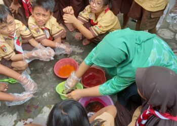 Mantul SD Negeri 2 Ngelo Cepu Blora Ajarkan Siswa Teknik Membatik Ala Pengrajin Batik Kelas Profesional