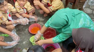 Mantul SD Negeri 2 Ngelo Cepu Blora Ajarkan Siswa Teknik Membatik Ala Pengrajin Batik Kelas Profesional