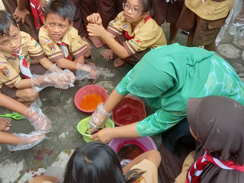 Mantul SD Negeri 2 Ngelo Cepu Blora Ajarkan Siswa Teknik Membatik Ala Pengrajin Batik Kelas Profesional