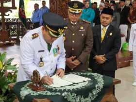 264 Kades di Blora Resmi Terima SK Perpanjangan Masa Jabatan Kadin PMD Blora 7 Desa Tidak Punya Kades