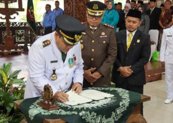 264 Kades di Blora Resmi Terima SK Perpanjangan Masa Jabatan Kadin PMD Blora 7 Desa Tidak Punya Kades