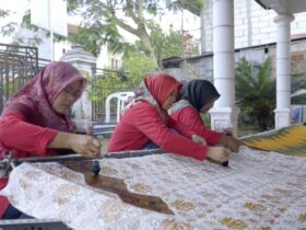 Batik Sambiloto Kreasi Kreatif Seorang Guru TK di Bojonegoro Pertahankan Warisan Budaya Lokal di Era Milenial