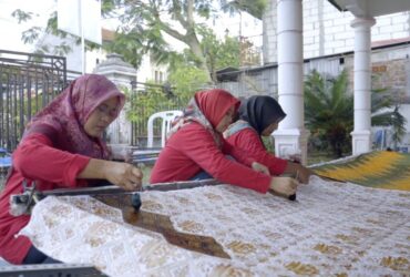 Batik Sambiloto Kreasi Kreatif Seorang Guru TK di Bojonegoro Pertahankan Warisan Budaya Lokal di Era Milenial