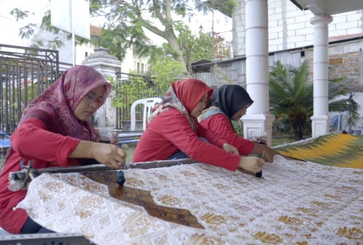 Batik Sambiloto Kreasi Kreatif Seorang Guru TK di Bojonegoro Pertahankan Warisan Budaya Lokal di Era Milenial