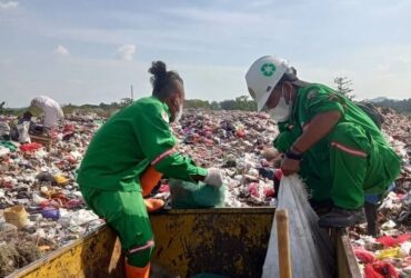 Adipura Terjaga, Tim Saber Sampah Blora Sisir Sampah Liar Setiap Hari