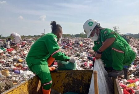 Adipura Terjaga, Tim Saber Sampah Blora Sisir Sampah Liar Setiap Hari