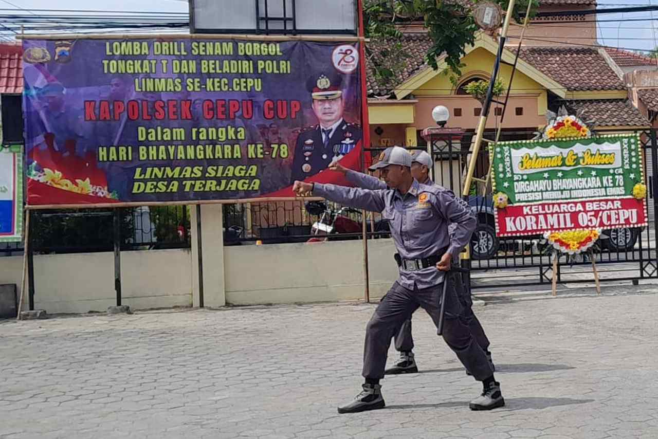 Peringati HUT ke-78 Bhayangkara Polsek Cepu Gandeng Linmas Ikuti Lomba Beladiri Polri