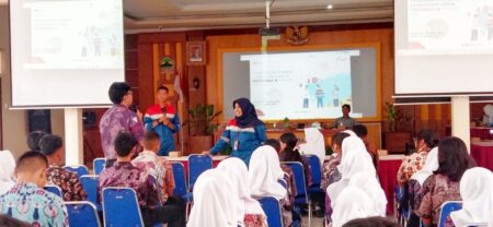 PWI Blora Bersama Pertamina Perkuat Literasi Media Pelajar SMA Negeri 1 Blora