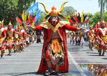 Dipadati Lautan Manusia Karnaval Cepu Blora Tingkat SMA dan Umum Sukses Digelar