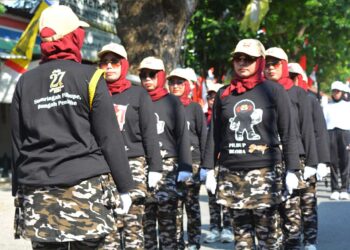 Diramaikan Emak Emak Gerak Jalan Tingkat Sma Dan Umum Di Kota Cepu Blora Berlangsung Meriah