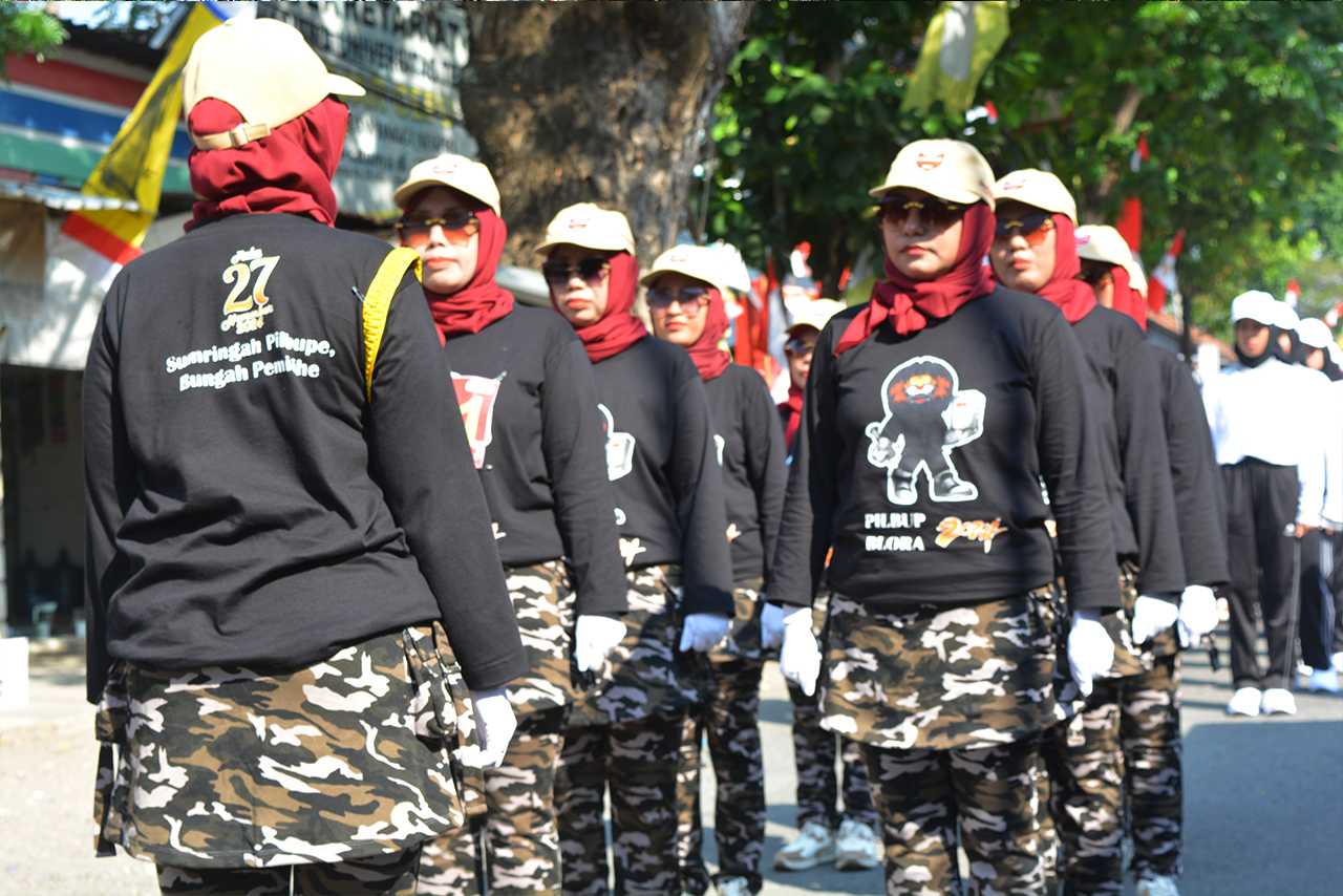 Diramaikan Emak Emak Gerak Jalan Tingkat Sma Dan Umum Di Kota Cepu Blora Berlangsung Meriah