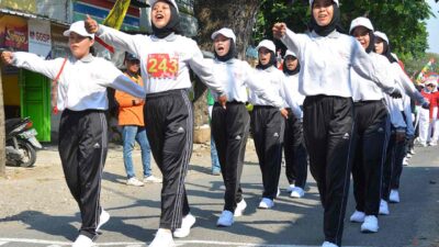 Sukses Digelar, Gerak Jalan HUT RI ke-79 Tingkat SMA dan Umum di Cepu Blora Sangat Meriah